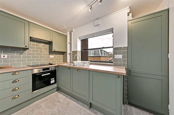 1 Bedroom Flat To Rent In Lewis Road, Richmond, TW10