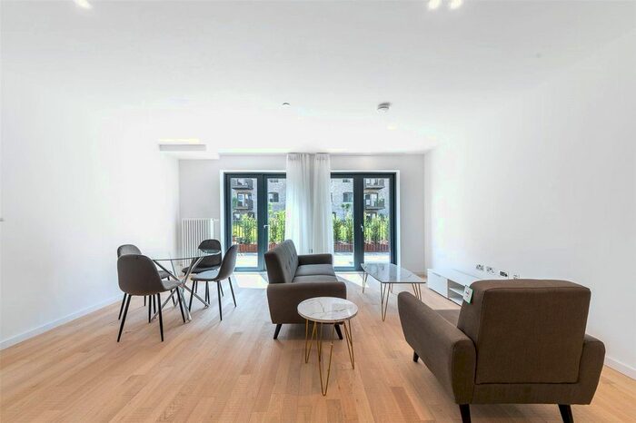 2 Bedroom Flat To Rent In Bradshaw Yard, Brentford, TW8