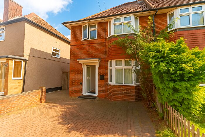 1 Bedroom Flat To Rent In Valence Avenue, Dagenham, Essex, RM8