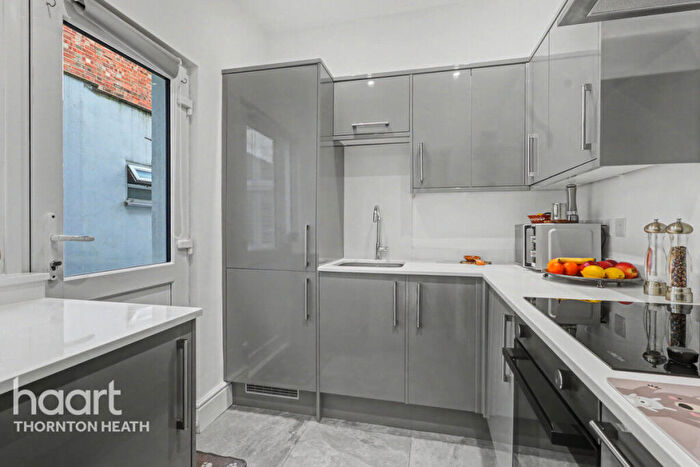 2 Bedroom Flat For Sale In Melfort Road, Thornton Heath, CR7