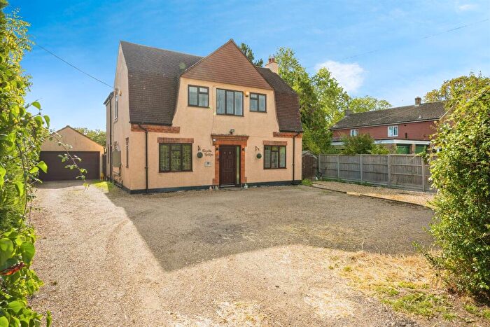 4 Bedroom Detached House For Sale In Wood End Road, Kempston, Bedford, MK43