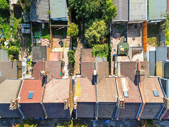 3 Bedroom End Of Terrace House For Sale In Elmhurst Road, Enfield, EN3