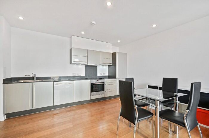 3 Bedroom Apartment To Rent In Salton Square, London, E14