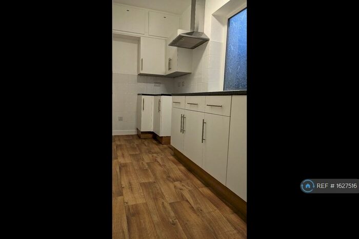 2 Bedroom Flat To Rent In Malvern Court, Southport, PR8