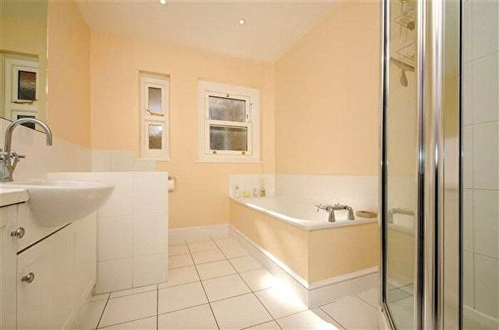 3 Bedroom Flat To Rent In Darlaston Road, Wimbledon, SW19