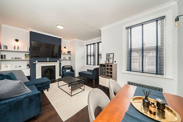 2 Bedroom Maisonette For Sale In Charlmont Road, Tooting, SW17