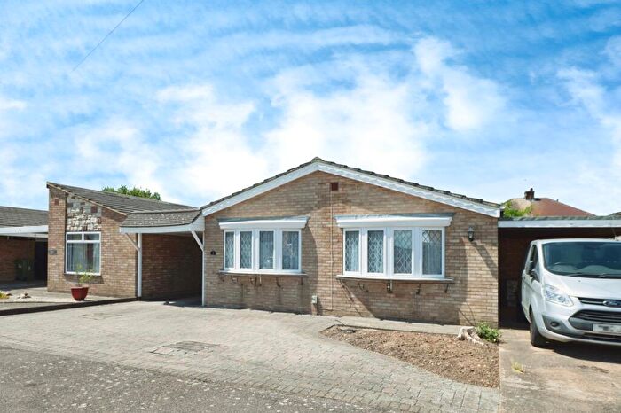 3 Bedroom Bungalow For Sale In Elder Way, Rainham, RM13