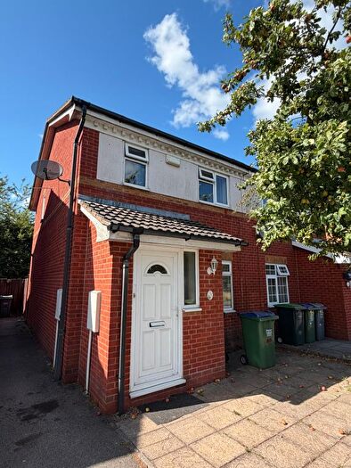 3 Bedroom Semi Detached House To Rent In Beacon Close, Smethwick, B66