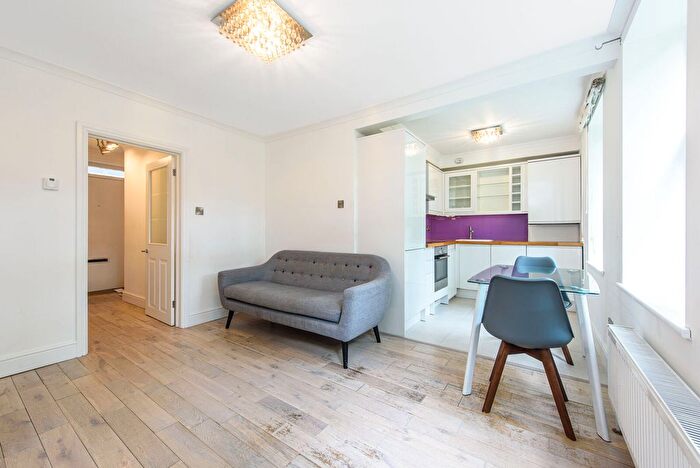 1 Bedroom Maisonette For Sale In North Road, Highgate, London, N6