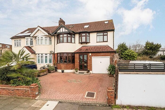 5 Bedroom Semi Detached House For Sale In Senlac Road, London, SE12