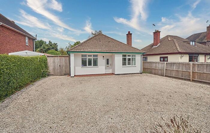 3 Bedroom Detached Bungalow For Sale In Lychgate Lane, Burbage, Hinckley, LE10