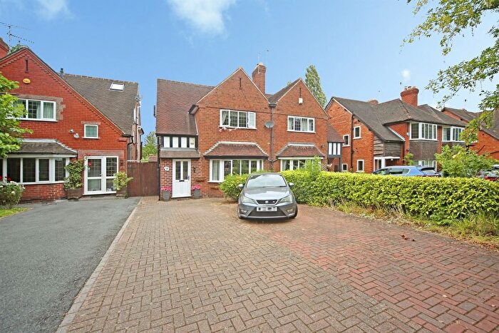 3 Bedroom Semi-Detached House For Sale In Kineton Green Road, Solihull, B92