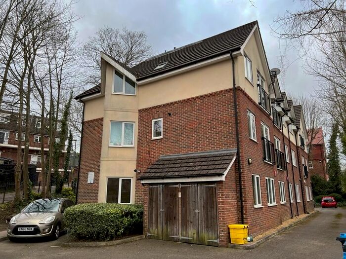 2 Bedroom Flat To Rent In St. Lukes Road, Whyteleafe, CR3