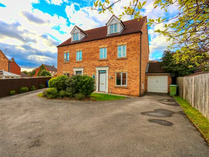 4 Bedroom Semi-Detached House To Rent In St Chads Way, Chesterfield, Derbyshires, S41