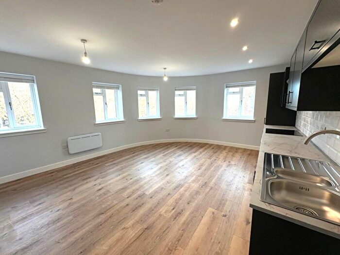 2 Bedroom Flat To Rent In Westgate, Wakefield, WF1