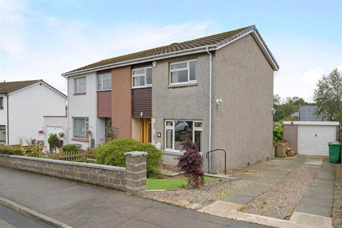 3 Bedroom Semi-Detached House For Sale In Bogwood Drive, Crossford, KY12