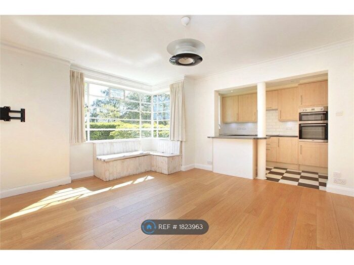 3 Bedroom Flat To Rent In Hightrees House, London, SW12