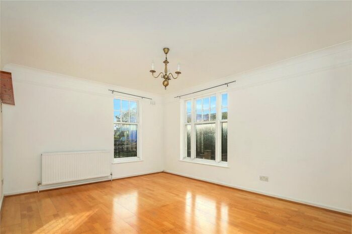 1 Bedroom Flat To Rent In Sutton Square, Hackney, London, E9
