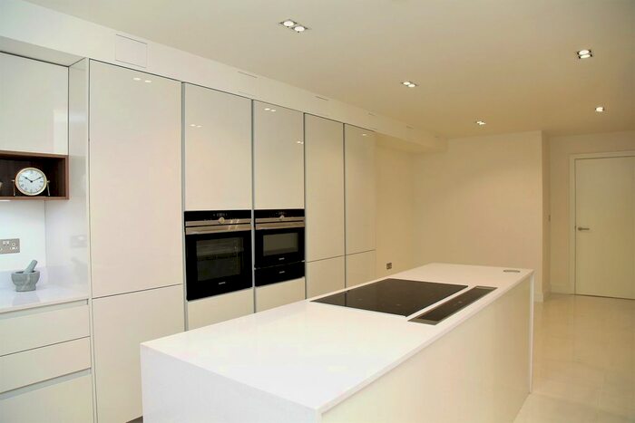 3 Bedroom Flat To Rent In Miramar Lodge, Tenterden Grove, Hendon, NW4