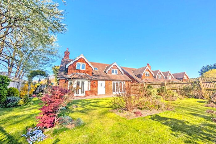 3 Bedroom Detached House For Sale In Iwerne Minster, DT11
