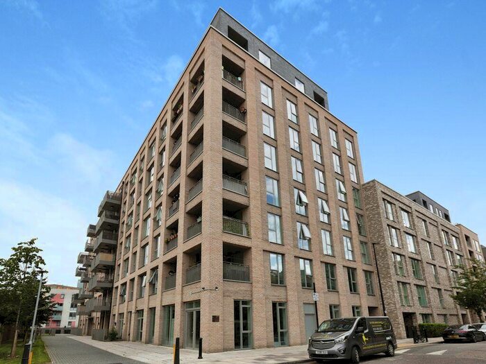 2 Bedroom Apartment To Rent In Thomas Road, E14