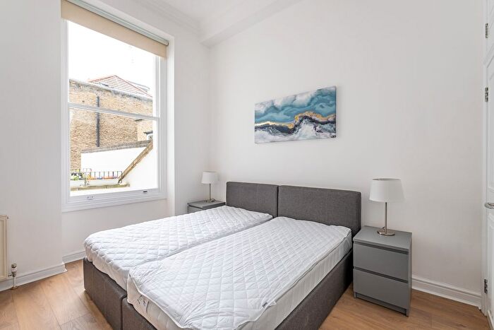 2 Bedroom Flat To Rent In Ashburn Gardens, London, SW7