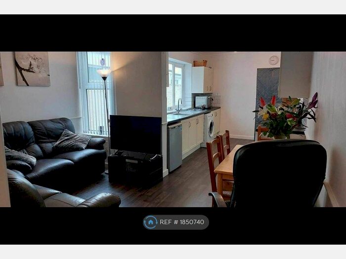 2 Bedroom Terraced House To Rent In Frogmore Road, Southsea, PO4