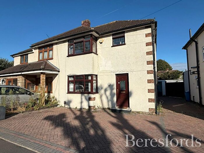 3 Bedroom Semi-Detached House For Sale In Laburnum Walk, Hornchurch, RM12