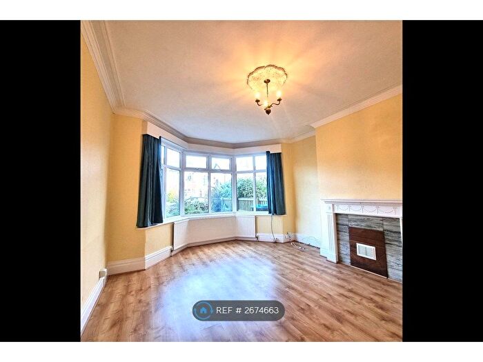 2 Bedroom Flat To Rent In Lynton Gardens, Harrogate, HG1