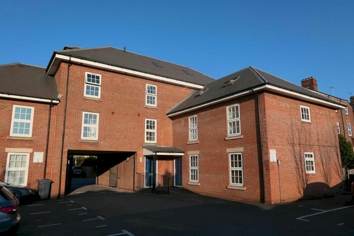 3 Bedroom Flat To Rent In Barnwood Road, Gloucester, Gloucester, Gloucestershire, GL2