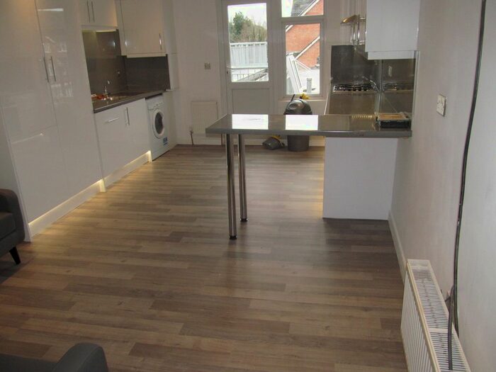 4 Bedroom Flat To Rent In Christchurch Road, Reading, RG2
