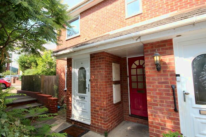 1 Bedroom Flat To Rent In Crescent Court, Grays, RM17