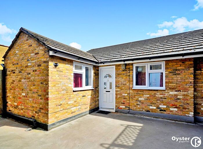 2 Bedroom Flat To Rent In High Road, London, N12