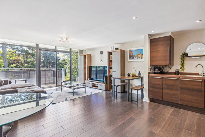 2 Bedroom Flat For Sale In Apartment, Brunel Court, Manor Road, St. Albans, Hertfordshire, AL1