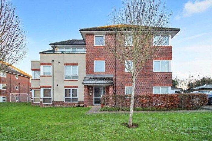 2 Bedroom Flat To Rent In Dalmeny Way, KT18