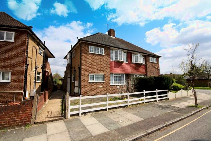2 Bedroom Flat To Rent In Bramley Close, Whitton, Twickenham, TW2