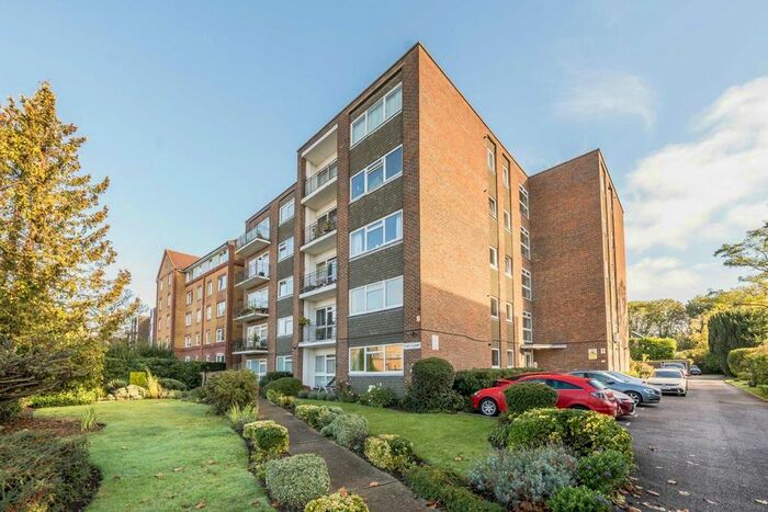 3 Bedroom Flat To Rent In Galsworthy Road, Norbiton, Kingston Upon Thames, KT2
