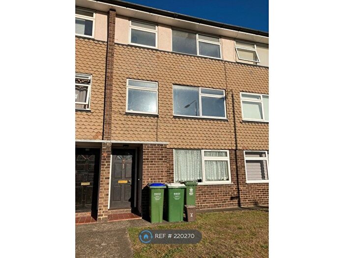 3 Bedroom Flat To Rent In Station Road, Sidcup, DA15