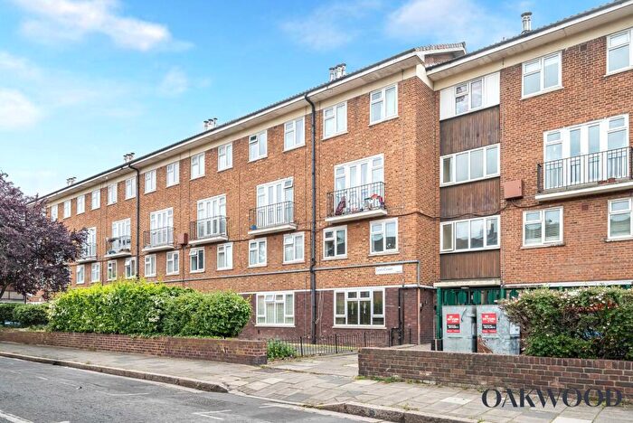 2 Bedroom Flat For Sale In Leet Court, Milton Grove, Stoke Newington, N16