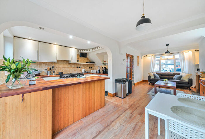 4 Bedroom Semi Detached House For Sale In Erskine Road, Sutton, SM1