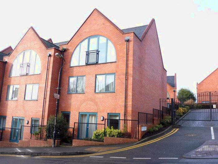 4 Bedroom Town House To Rent In Cordage Court, Lincoln, LN1