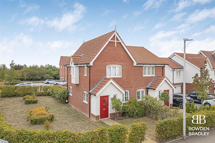 2 Bedroom House For Sale In Five Oaks Lane, Chigwell, IG7