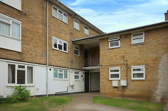 1 Bedroom Apartment To Rent In Long Riding, Basildon, SS14