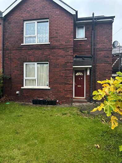 3 Bedroom Town House To Rent In Longhill, Rochdale, OL11