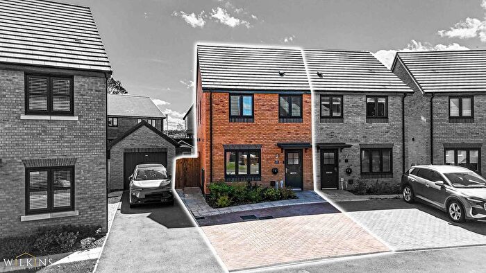 3 Bedroom Semi Detached House For Sale In Jackdaw Place, Nuneaton, Warwickshire, CV11