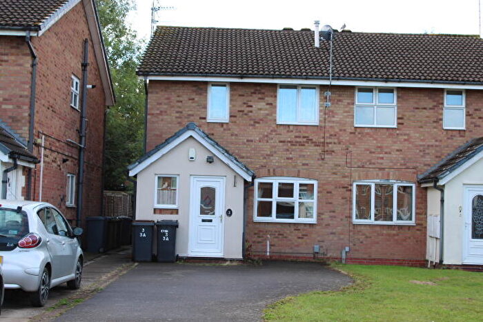 2 Bedroom Ground Maisonette To Rent In Avebury Close, Nuneaton, Warwickshire, CV11