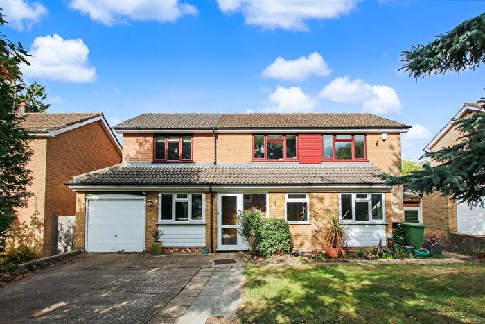 4 Bedroom Detached House For Sale In Sherborne Walk, Leatherhead, KT22