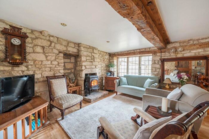 2 Bedroom Cottage For Sale In London Road, Stroud, GL5