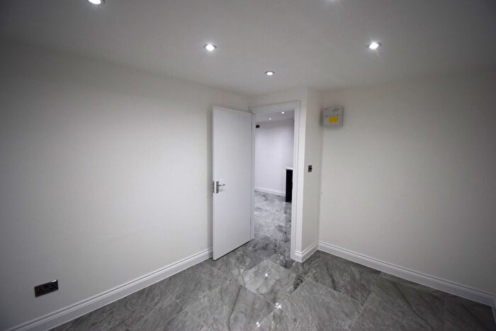 2 Bedroom Flat To Rent In Dagenham, RM8