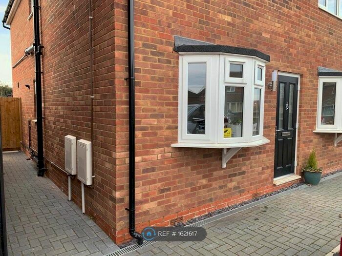 2 Bedroom Flat To Rent In Meadowcroft, Aylesbury, HP19